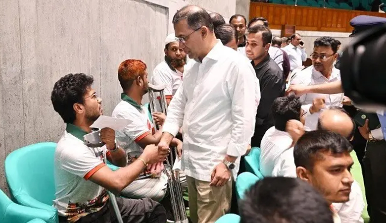 সংসদ অধিবেশনের ফাঁকে শহীদ পরিবার-আহতদের সঙ্গে দেখা করলেন প্রধানমন্ত্রী