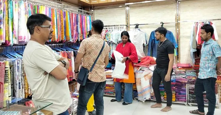 গরম আর জ্বালানি সংকটে বৈশাখী কেনাকাটায় ভাটা