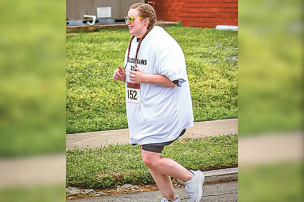 ৫৫ টি-শার্ট গায়ে ম্যারাথন দৌড়ে বিশ্ব রেকর্ড