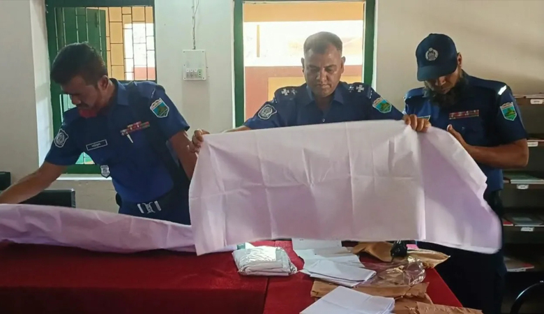 পার্সেলে কাফনের কাপড় পাঠিয়ে দুই কলেজ শিক্ষককে হুমকি