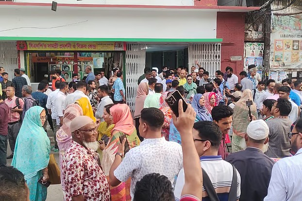 মনোনয়নপ্রত্যাশী তারকাদের সঙ্গে খারাপ আচরণকারীদের কড়া বার্তা দিলেন রিজভী