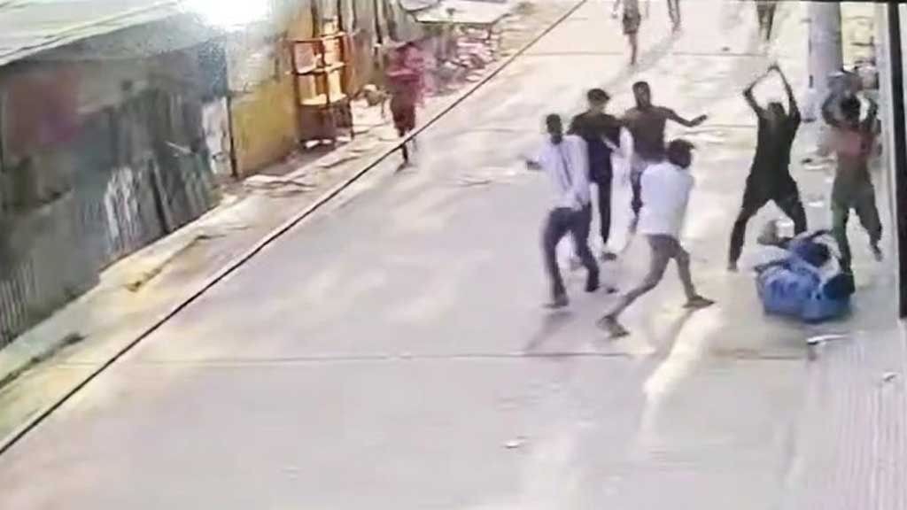 আধিপত্যের বিরোধে মোহাম্মদপুরে ‘এলেক্স ইমনকে’ কুপিয়ে হত্যা