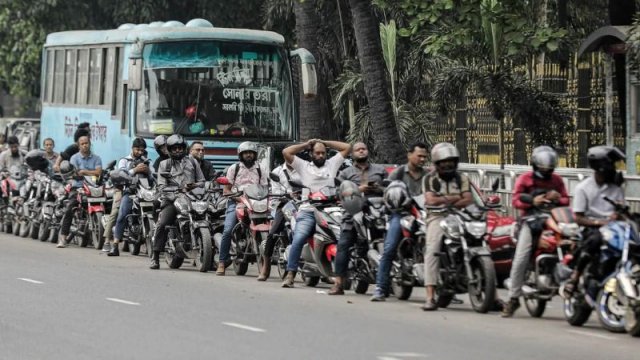 জ্বালানি তেলের ‘ফুয়েল পাস’ চালু, শুরুতেই ভোগান্তি