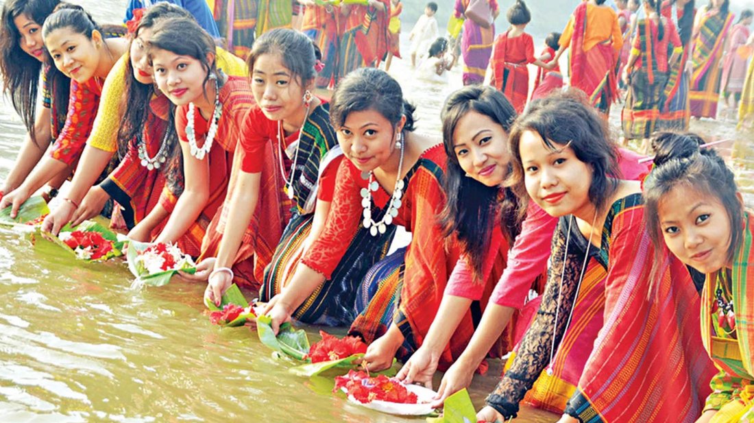 বৈসাবিতে এক সুতোয় গাঁথে পাহাড়ের সম্প্রীতি