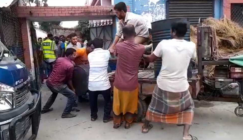 চুয়াডাঙ্গায় ইউপি সদস্যের বাড়ি থেকে ১ হাজার লিটার ডিজেল জব্দ