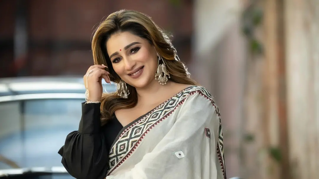 নেত্রী হয়ে নায়িকার সম্পদ কতটা বেড়েছে?