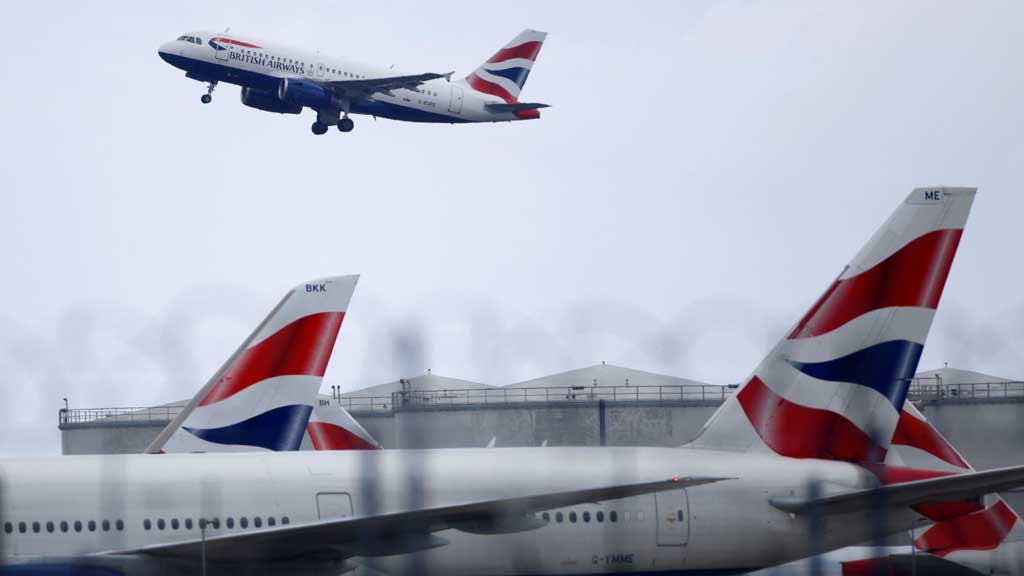 ইউরোপে শেষ হয়ে আসছে উড়োজাহাজের জ্বালানি, ফ্লাইট বাতিলের আশঙ্কা