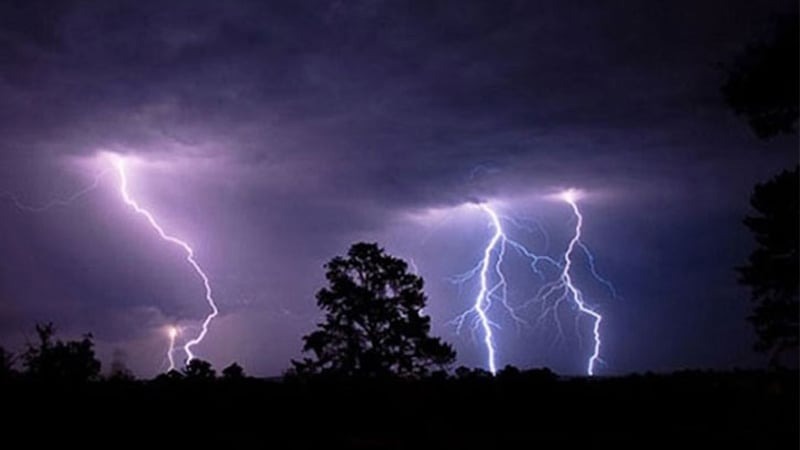 বজ্রপাতে একদিনে ১২ জনের মৃত্যু