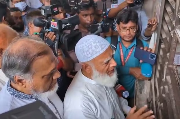 প্রচণ্ড ভিড় আর জনদুর্ভোগে মানুষ, আয়ে ধস