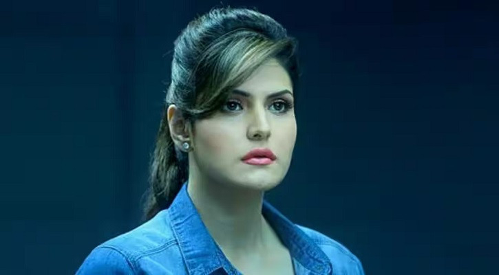 মাকে হারিয়ে গভীর শূন্যতায় জেরিন খান