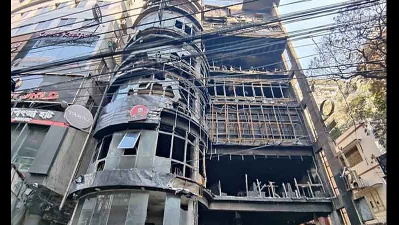 বেইলি রোড অগ্নিকাণ্ডে ১৩ আসামির বিরুদ্ধে পরোয়ানা