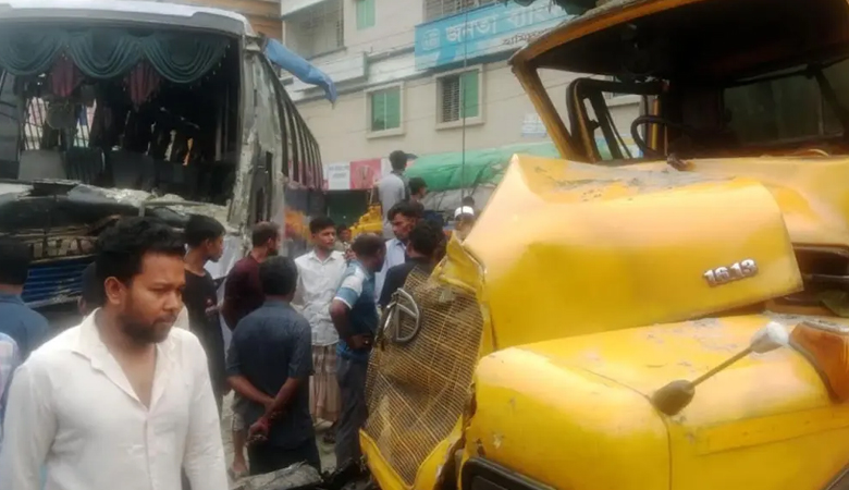 টাঙ্গাইলে বাস-ট্রাক মুখোমুখি সংঘর্ষে নিহত ২