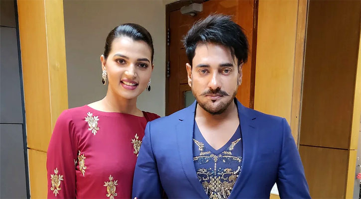 নতুন বিজ্ঞাপনে জুটি বাঁধলেন অনন্ত-বর্ষা