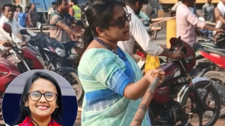 মোটরসাইকেল চালককে থাপ্পড়ের পর এবার লাঠি হাতে কালীগঞ্জ ইউএনও