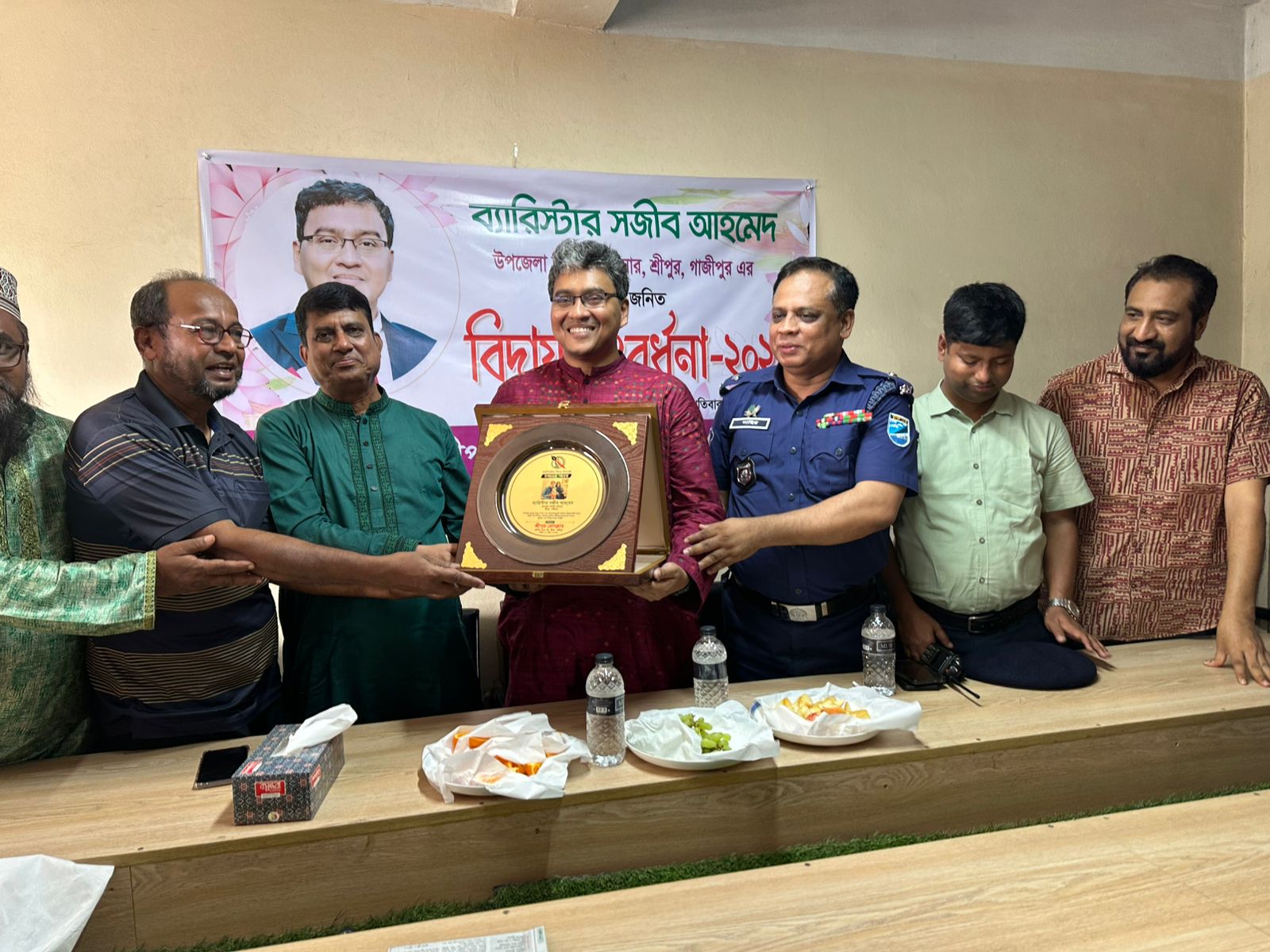শ্রীপুরে ভালোবাসায় বিদায় নিলেন ইউএনও সজিব আহমেদ