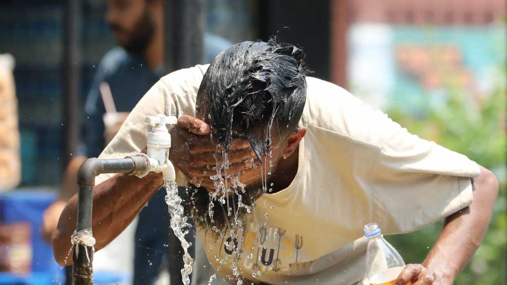 তাপপ্রবাহ বইছে ২১ জেলা, দুই বিভাগে ভারি বৃষ্টির আভাস