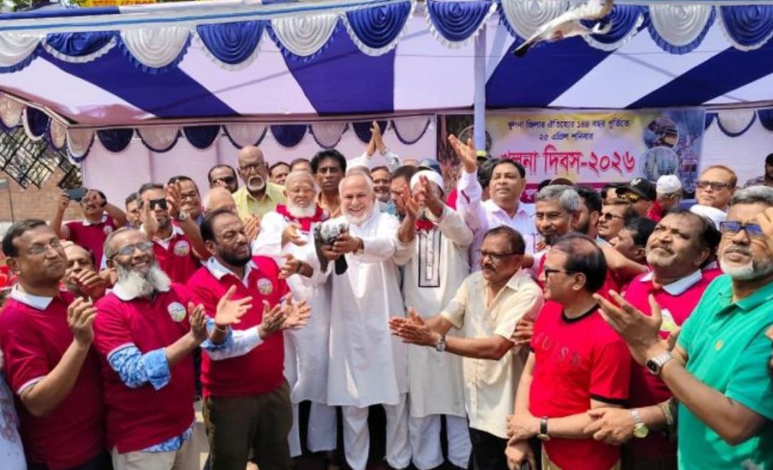 খুলনার জন্মদিনে শিববাড়িতে জনতার ঢল