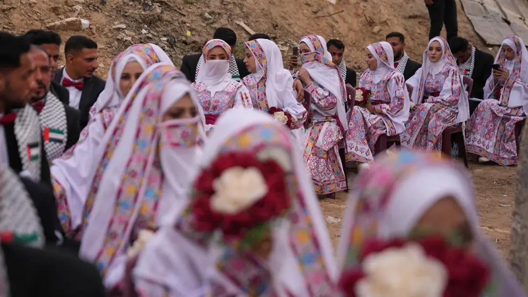 যুদ্ধবিধ্বস্ত গাজায় ৩০০ যুগলের ধুমধাম করে বিয়ে