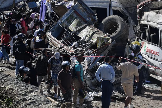 কলম্বিয়ায় মহাসড়ক বিস্ফোরণে নিহত ১৪