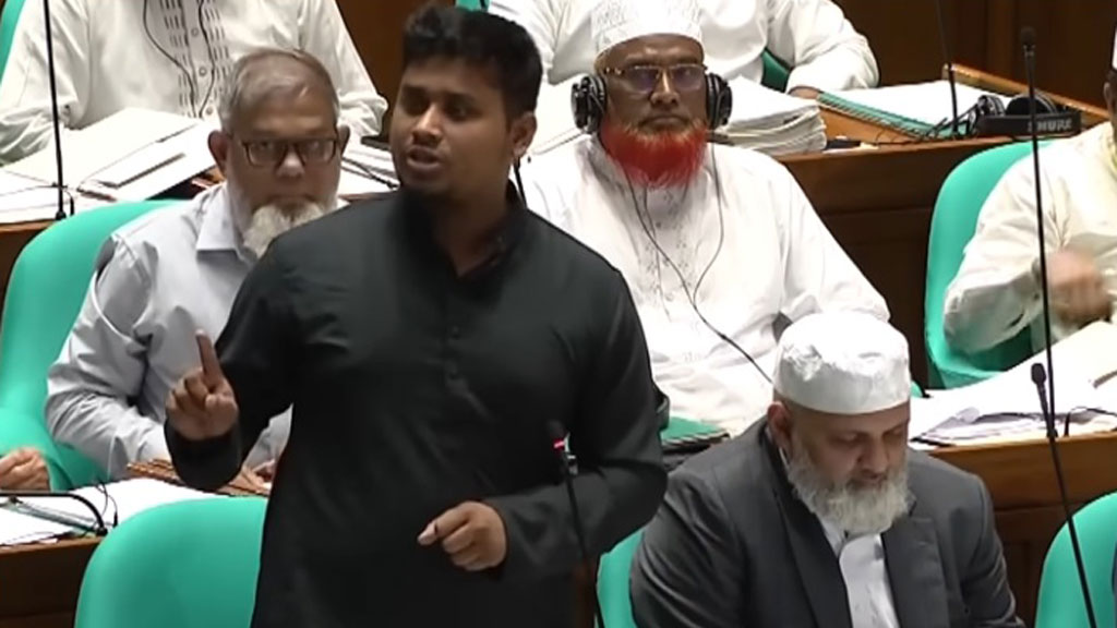 দেশে ফের ভয়ের পরিবেশ নিয়ে সংসদে অভিযোগ হাসনাতের