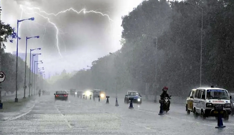 ঢাকায় বজ্রবৃষ্টির সম্ভাবনা, বাড়তে পারে তাপমাত্রা