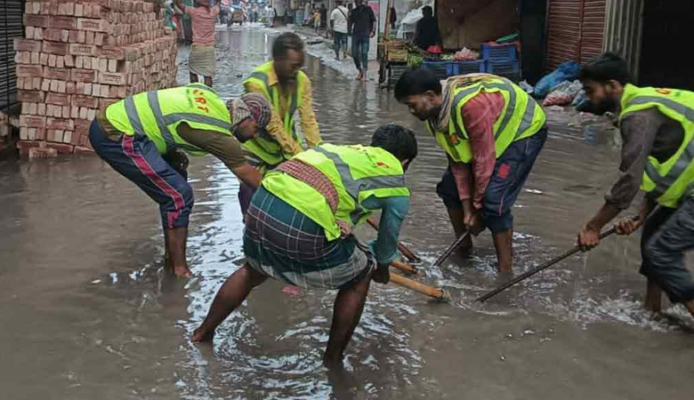 বৃষ্টি-জলাবদ্ধতায় ভোগান্তিতে ঢাকাবাসীর দিনের শুরু
