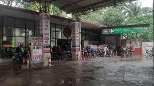 দেড় মাসের ভিড় উধাও, পাম্পে এখন নীরবতা