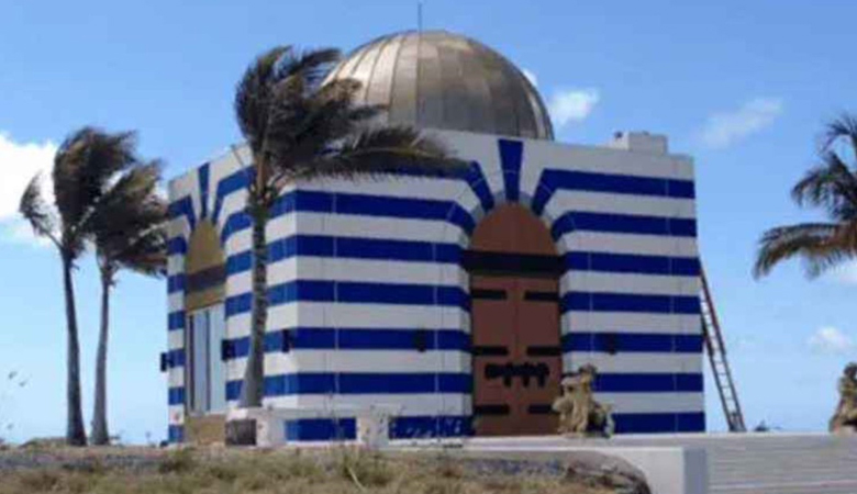 এপস্টেইনের দ্বীপে ‘মসজিদ’, কাবার নিদর্শন ব্যবহারের দাবি