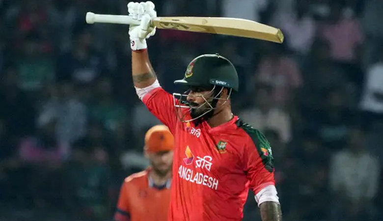 বৃষ্টির পর ওভার কমিয়ে আবার শুরু খেলা