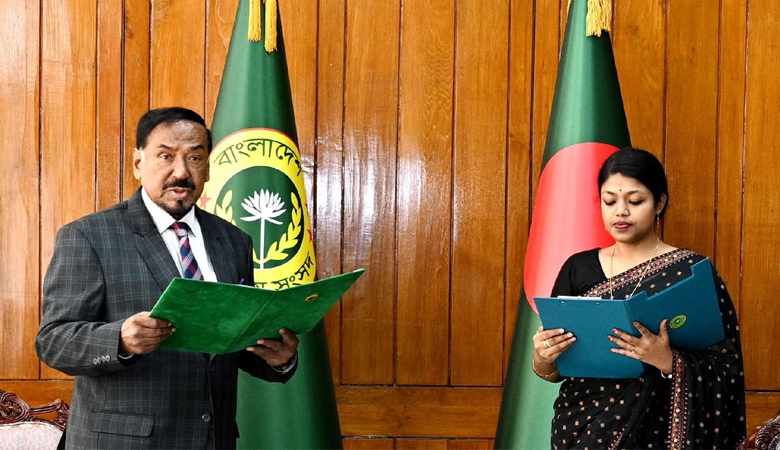 এমপি হিসেবে শপথ নিলেন নুসরাত তাবাসসুম