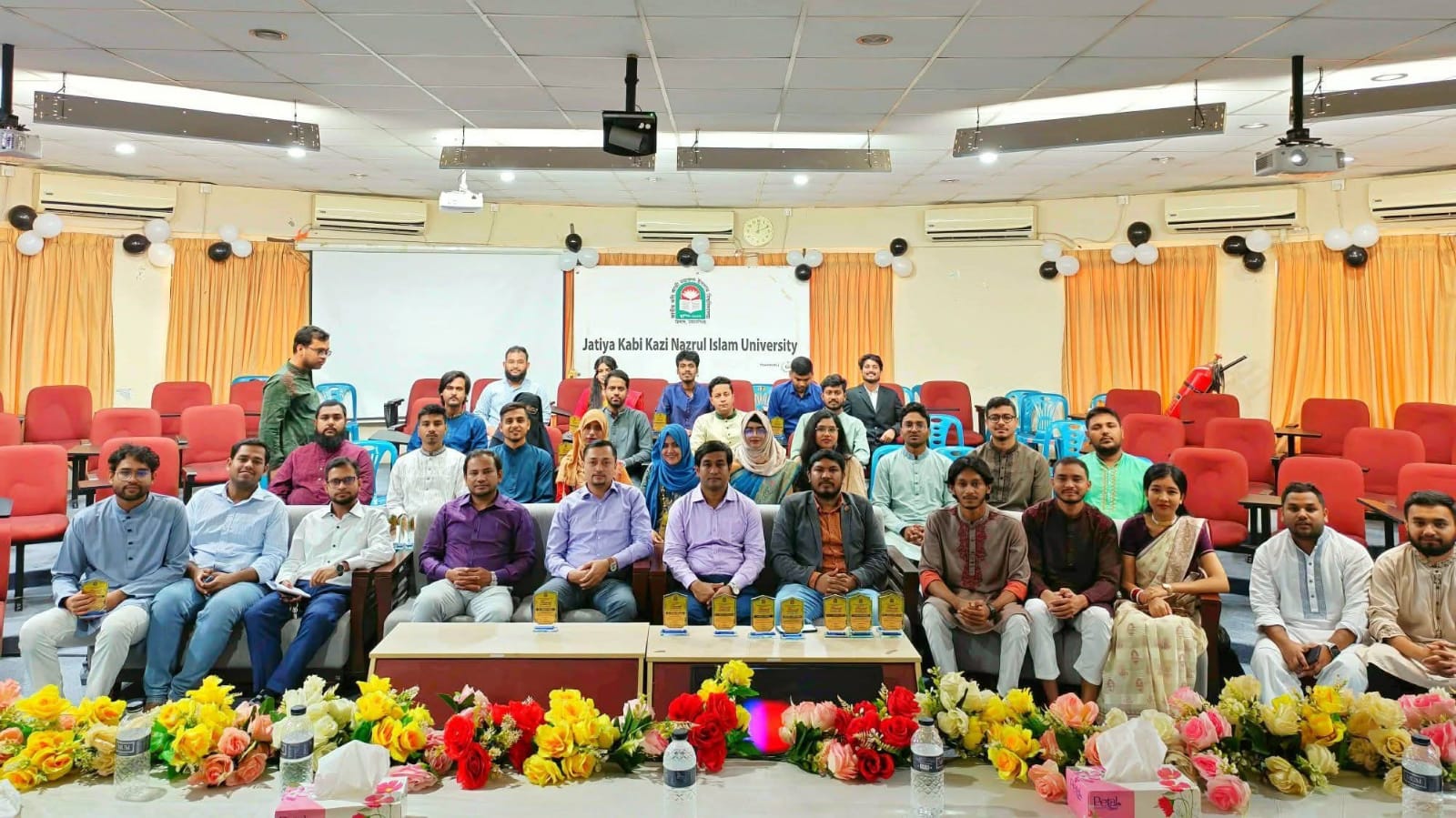 নজরুল বিশ্ববিদ্যালয়ে আইন ও বিচার বিভাগে নবীন বরণ ও বিদায় অনুষ্ঠিত