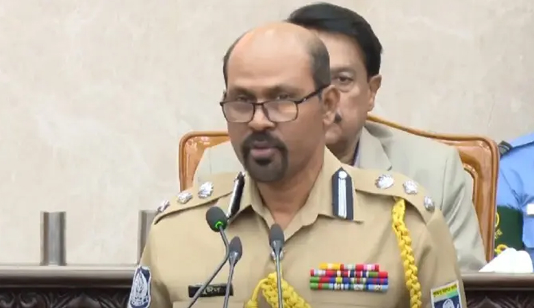 প্রধানমন্ত্রীর কাছে ‘হেলথ কার্ড’ চাইলো পুলিশ
