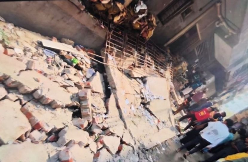 ফতুল্লায় গ্যাস বিস্ফোরণে বাবার পর চলে গেল ৭ বছরের কথাও