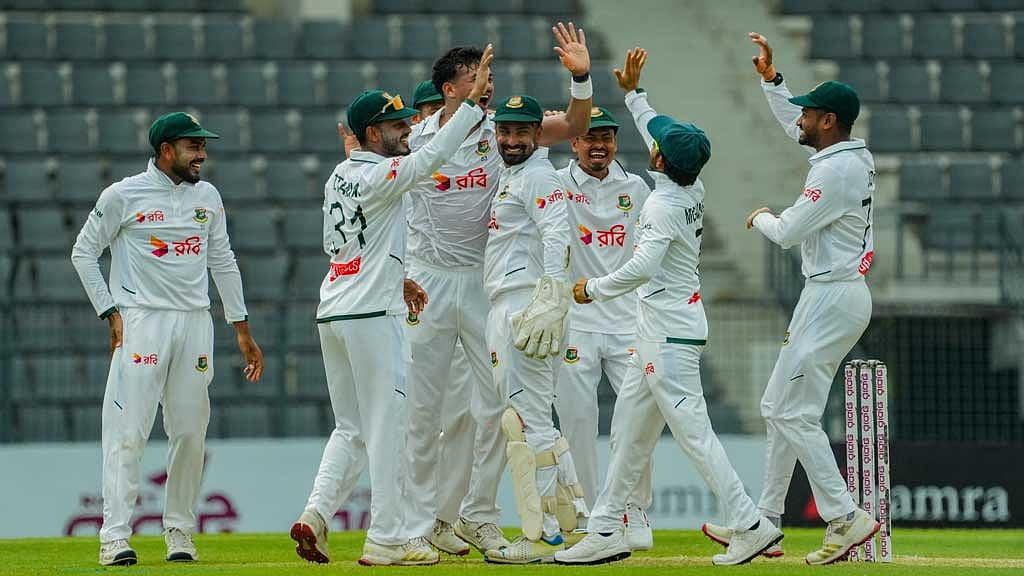 শেষ বিকালের আক্ষেপ, তবুও দাপট বাংলাদেশের