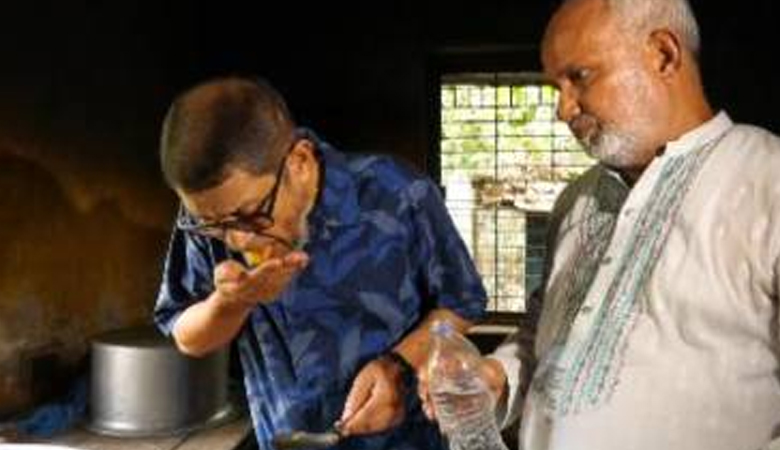 হাসপাতালের খাবার মুখে নিয়েই ফেলে দিলেন স্বাস্থ্যমন্ত্রী