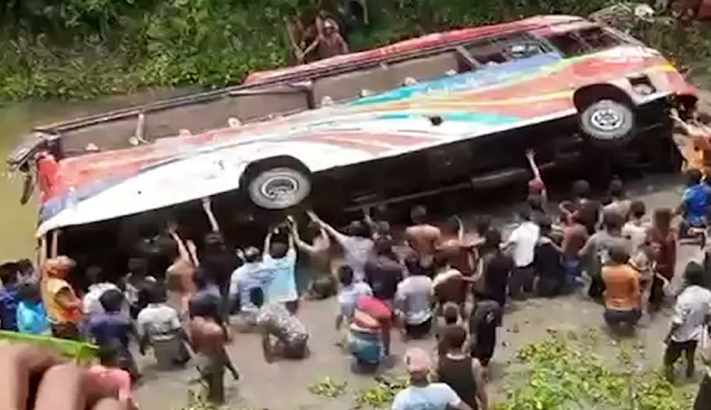 ঈদযাত্রার শুরুতেই পাঁচ জেলায় সড়ক দুর্ঘটনায় ১২ জনের মৃত্যু