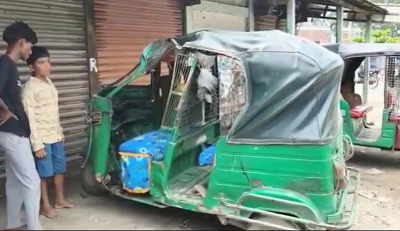 টাঙ্গাইলে সিএনজি-মোটরসাইকেলের সংঘর্ষে ৩ শিক্ষার্থী নিহত