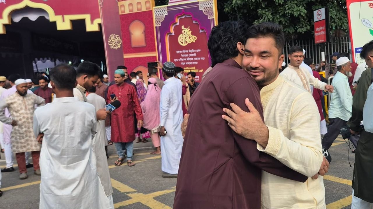 ত্যাগের মহিমায় ঢাকায় কোরবানির আমেজ