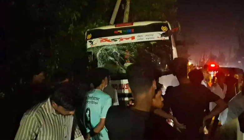 কর্ণফুলীতে বাস-লেগুনা সংঘর্ষে নিহত বেড়ে ৪