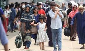 সাত দিনের ছুটি শেষে কর্মস্থলে ফিরছেন মানুষ
