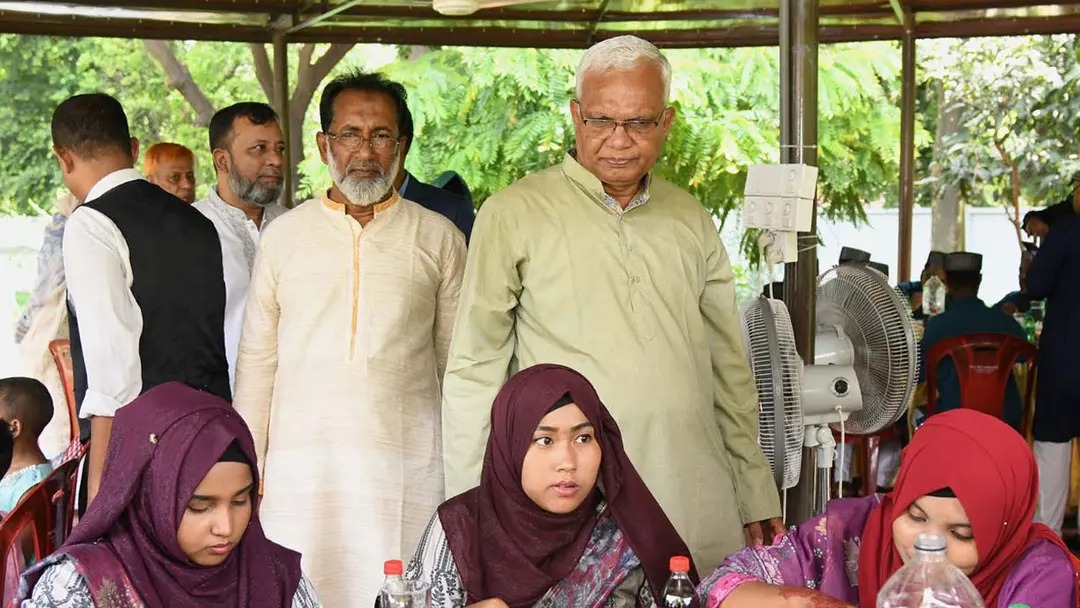 শিশুদের সঙ্গে ঈদ-পরবর্তী শুভেচ্ছা বিনিময় করলেন সমাজকল্যাণ মন্ত্রী