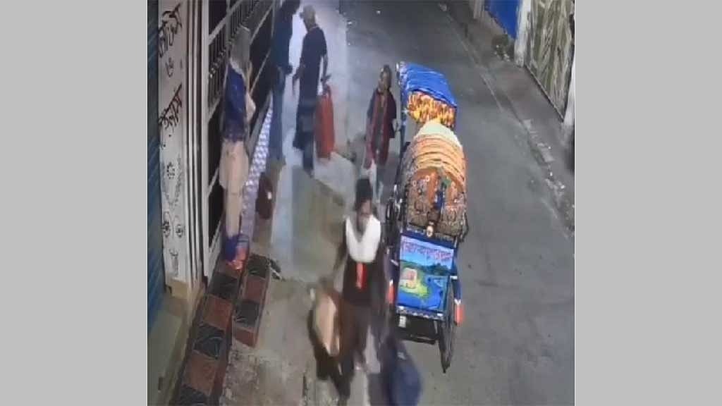 মোহাম্মদপুরের বাসায় ঢোকার মুহূর্তে ছিনতাইয়ের শিকার ২ নারী