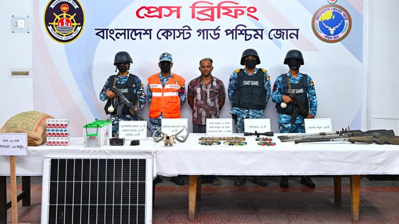 সুন্দরবনে অস্ত্রসহ করিম শরীফ বাহিনীর সদস্য আটক