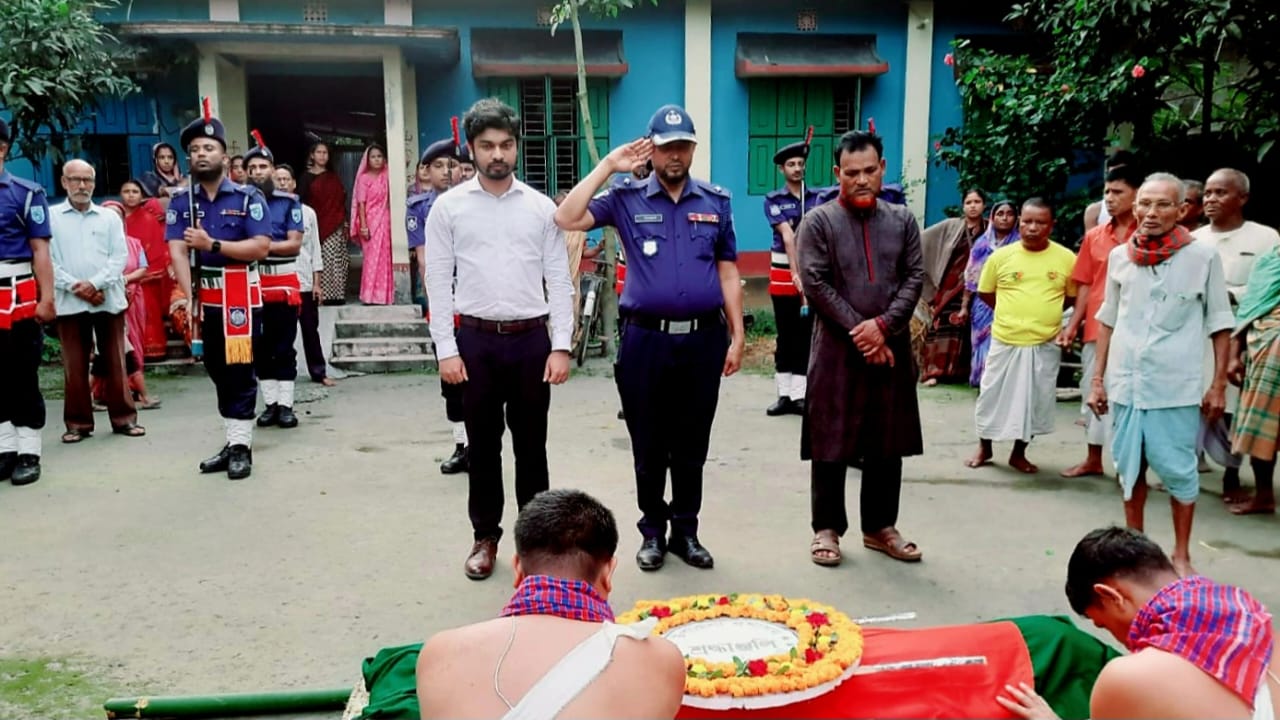 রাষ্ট্রীয় মর্যাদায় বীর মুক্তিযোদ্ধা শ্রী সুনীল চন্দ্র রায়কে শেষ বিদায়
