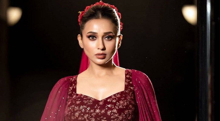 মিমি চক্রবর্তীর বিরুদ্ধে আদালতে চার্জশিট