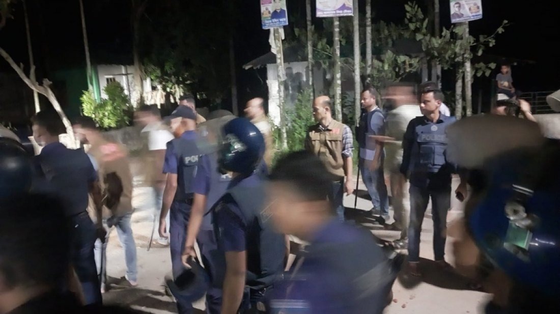 নোয়াখালীতে ছাত্রদলের নেতাকর্মীদের সঙ্গে কার্যক্রম নিষিদ্ধ আওয়ামী লীগ ও সমর্থকদের সংঘর্ষ, অগ্নিসংযোগে উত্তেজনা