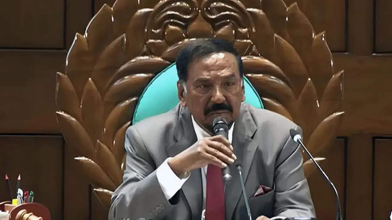 সংসদে প্রতিশ্রুতি দেওয়ার আগে স্টাডি করে নেবেন: মন্ত্রীকে স্পিকার
