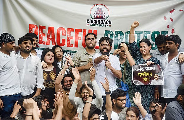 ভারতে ‘তেলাপোকা পার্টি’ নিয়ে রাজনৈতিক উত্তাপ
