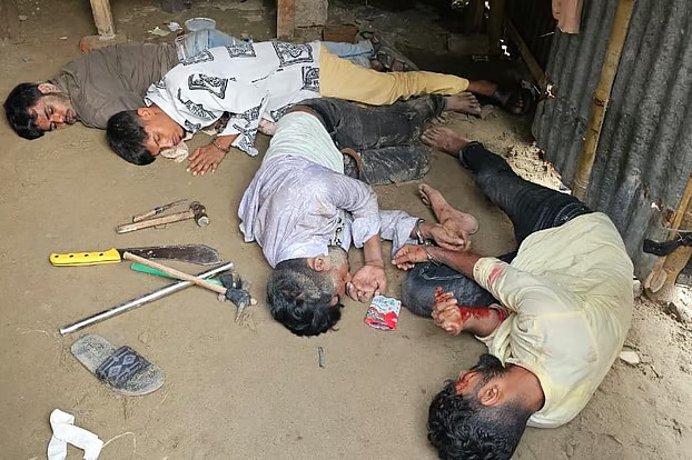 আদাবরে সকালে কুপিয়ে ছিনতাই, বিকালে পুলিশের ওপর হামলা