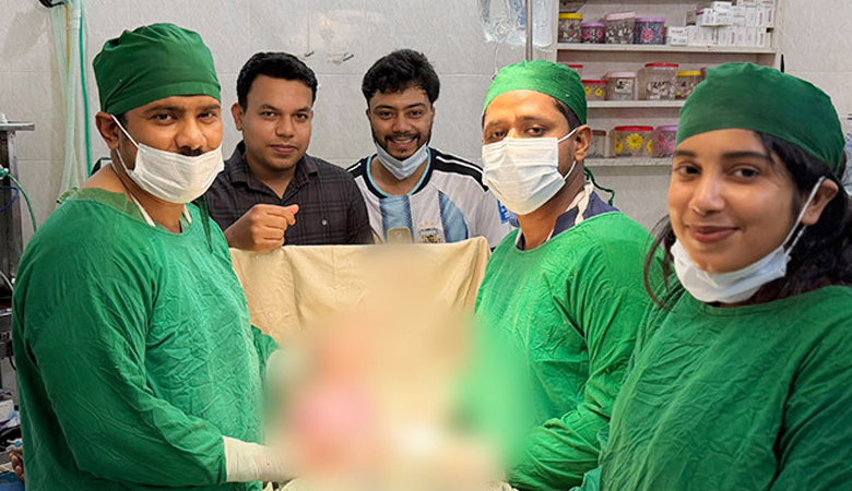 তরুণীর পেটে সফল অস্ত্রোপচার, বের করা হলো ৩ কেজি ওজনের টিউমার